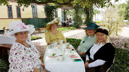 Womens Vintage Clothing - 1